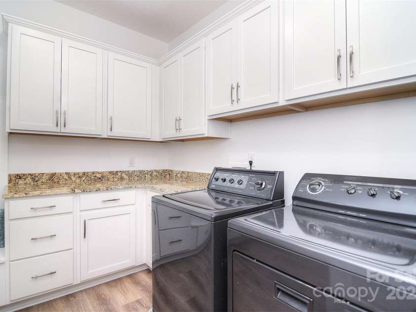 2318 Riverside Drive, Lexington, NC 27292.  MLS# CAR4270284, YatesRealty ID 22752. 