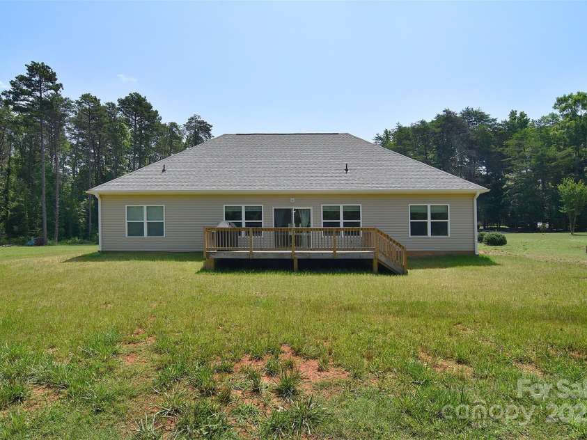 2318 Riverside Drive, Lexington, NC 27292.  MLS# CAR4270284, YatesRealty ID 22752. 