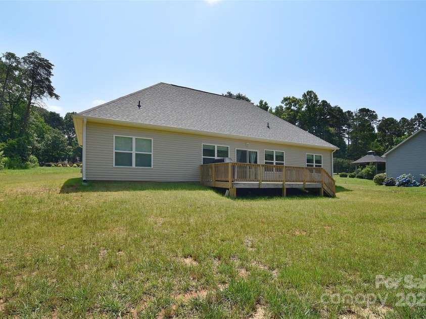 2318 Riverside Drive, Lexington, NC 27292.  MLS# CAR4270284, YatesRealty ID 22752. 