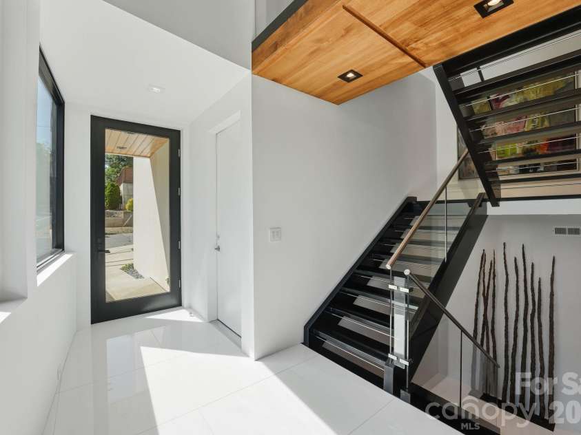 304 Frazier Avenue, Charlotte, NC 28216.  MLS# CAR4380694, YatesRealty ID 22752. 