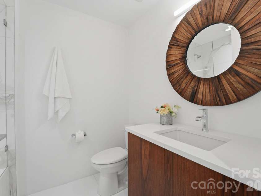304 Frazier Avenue, Charlotte, NC 28216.  MLS# CAR4380694, YatesRealty ID 22752. 