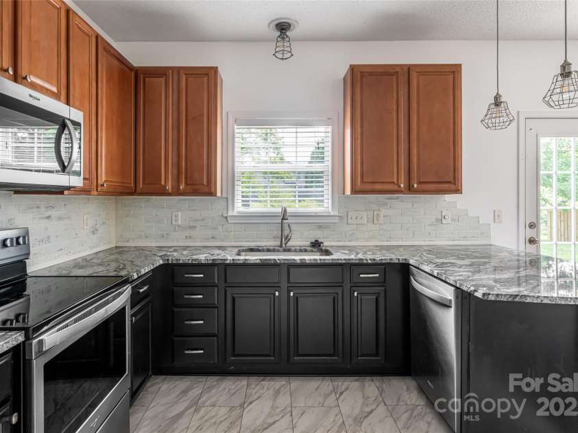 89 Woodfern Road, Fletcher, NC 28732.  MLS# CAR4271287, YatesRealty ID 22753. 