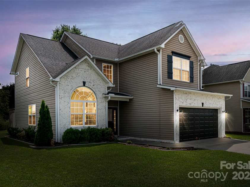 89 Woodfern Road, Fletcher, NC 28732.  MLS# CAR4271287, YatesRealty ID 22753. 