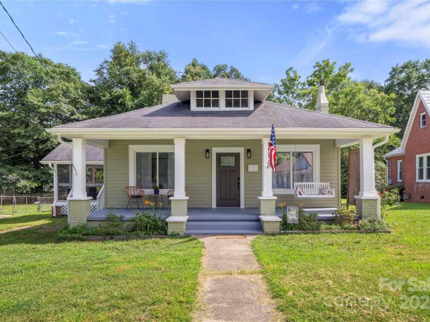 124 Marion Street, Clover, SC 29710.  MLS# CAR4270324, YatesRealty ID 22754. 