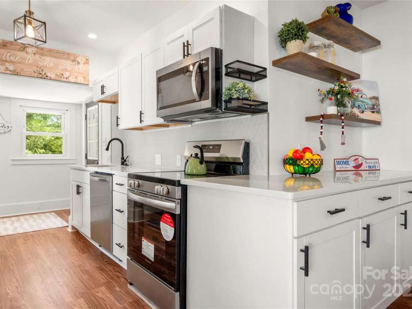 124 Marion Street, Clover, SC 29710.  MLS# CAR4270324, YatesRealty ID 22754. 