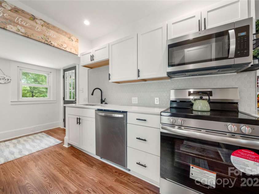 124 Marion Street, Clover, SC 29710.  MLS# CAR4270324, YatesRealty ID 22754. 