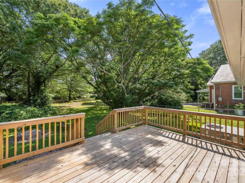 124 Marion Street, Clover, SC 29710.  MLS# CAR4270324, YatesRealty ID 22754. 