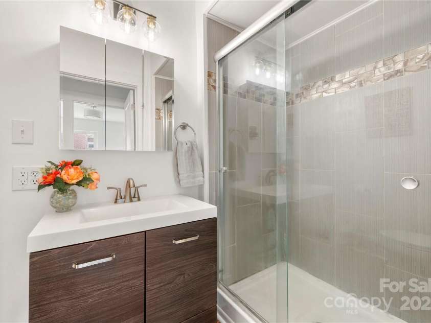 124 Marion Street, Clover, SC 29710.  MLS# CAR4270324, YatesRealty ID 22754. Hall Bathroom