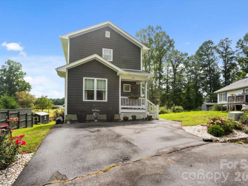 100 Victoria Springs Drive, Flat Rock, NC 28731.  MLS# CAR4411140, YatesRealty ID 22755. 