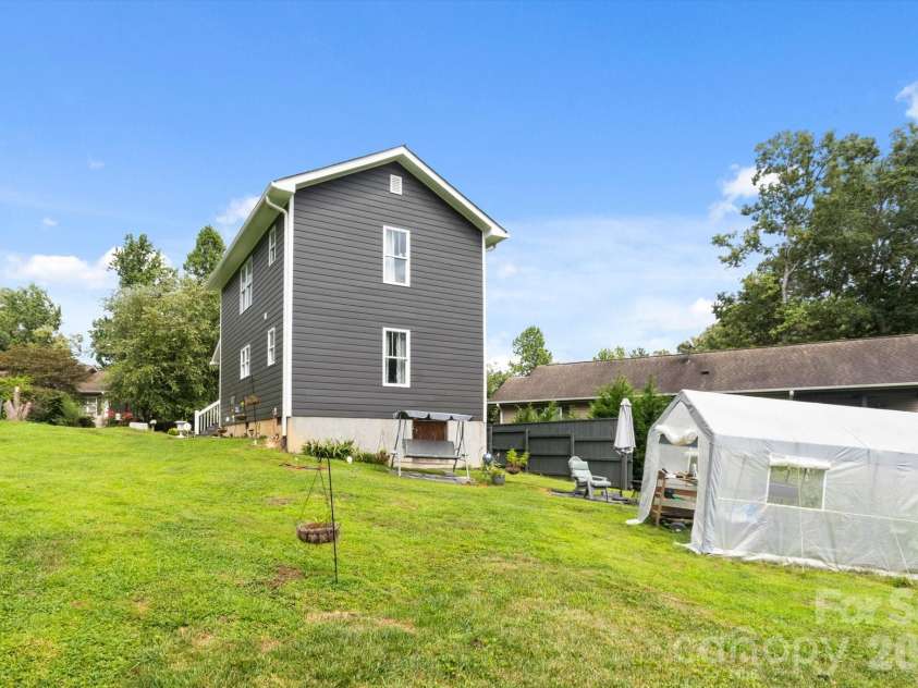 100 Victoria Springs Drive, Flat Rock, NC 28731.  MLS# CAR4411140, YatesRealty ID 22755. 
