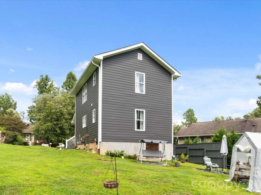 100 Victoria Springs Drive, Flat Rock, NC 28731.  MLS# CAR4411140, YatesRealty ID 22755. 