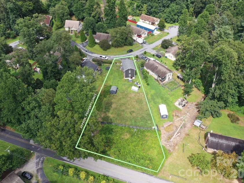 100 Victoria Springs Drive, Flat Rock, NC 28731.  MLS# CAR4411140, YatesRealty ID 22755. 
