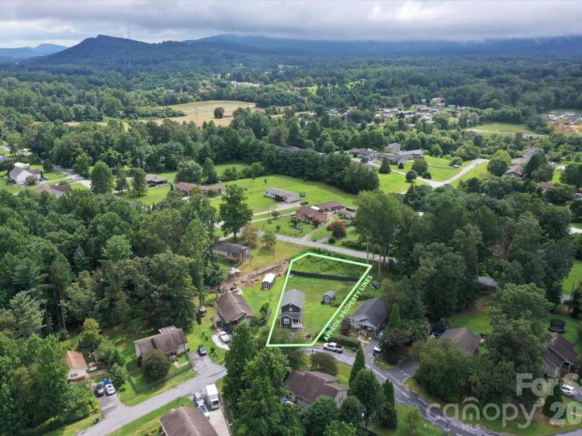 100 Victoria Springs Drive, Flat Rock, NC 28731.  MLS# CAR4411140, YatesRealty ID 22755. 