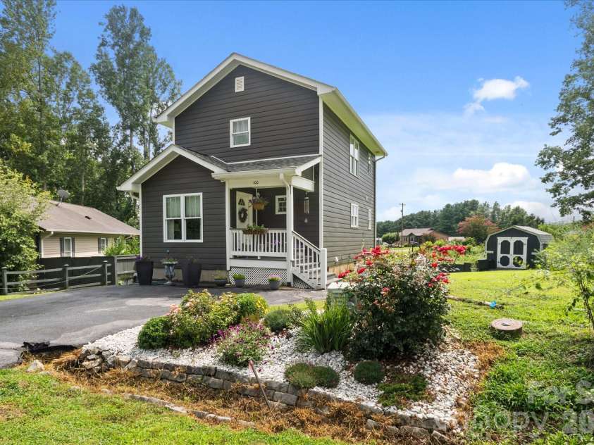 100 Victoria Springs Drive, Flat Rock, NC 28731.  MLS# CAR4411140, YatesRealty ID 22755. 
