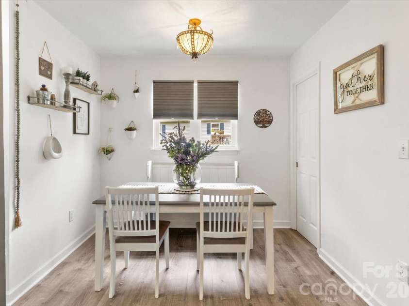 100 Victoria Springs Drive, Flat Rock, NC 28731.  MLS# CAR4411140, YatesRealty ID 22755. Dining Area
