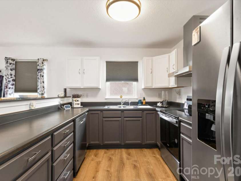 100 Victoria Springs Drive, Flat Rock, NC 28731.  MLS# CAR4411140, YatesRealty ID 22755. Kitchen