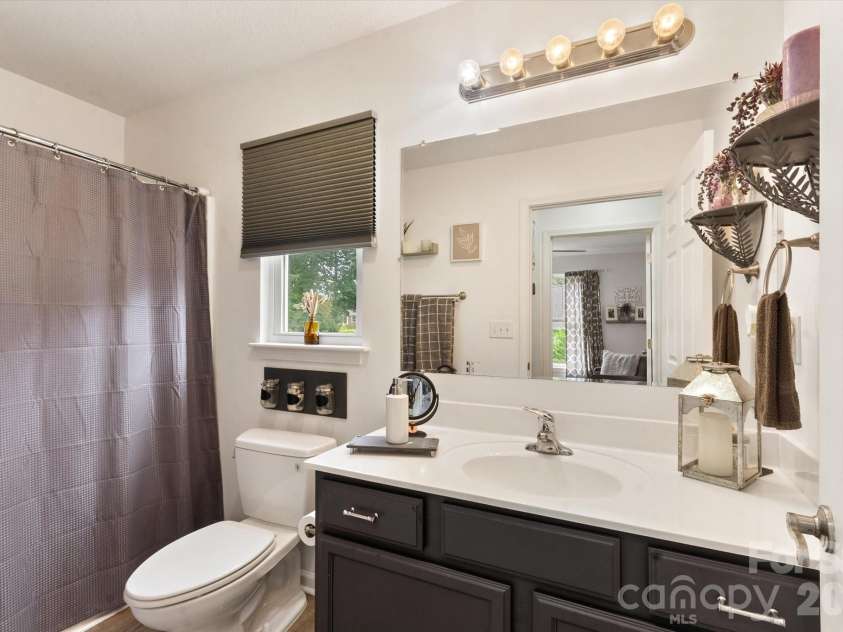 100 Victoria Springs Drive, Flat Rock, NC 28731.  MLS# CAR4411140, YatesRealty ID 22755. Main Level Bath
