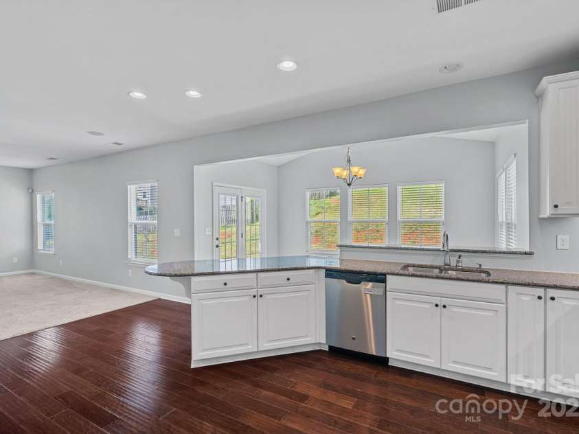 321 Almora Loop, Mooresville, NC 28115.  MLS# CAR4269481, YatesRealty ID 22755. Gourmet kitchen overlooks the family room, dining area, and backyard