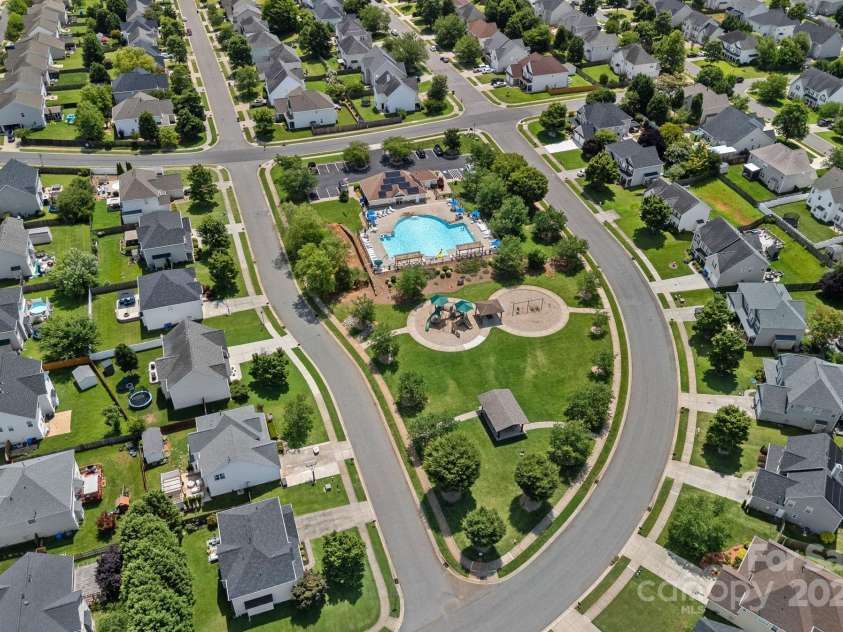 321 Almora Loop, Mooresville, NC 28115.  MLS# CAR4269481, YatesRealty ID 22755. Neighborhood amenities include pool, clubhouse, playground and picnic area