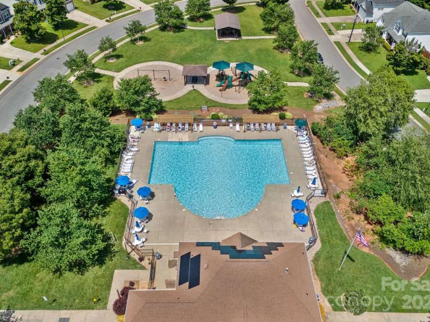 321 Almora Loop, Mooresville, NC 28115.  MLS# CAR4269481, YatesRealty ID 22755. Neighborhood amenities include pool, clubhouse, playground and picnic area