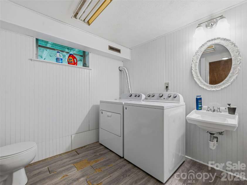 208 Applecross Lane, Hendersonville, NC 28791.  MLS# CAR4381459, YatesRealty ID 22756. 