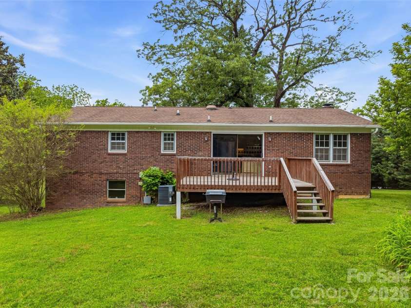 208 Applecross Lane, Hendersonville, NC 28791.  MLS# CAR4381459, YatesRealty ID 22756. 