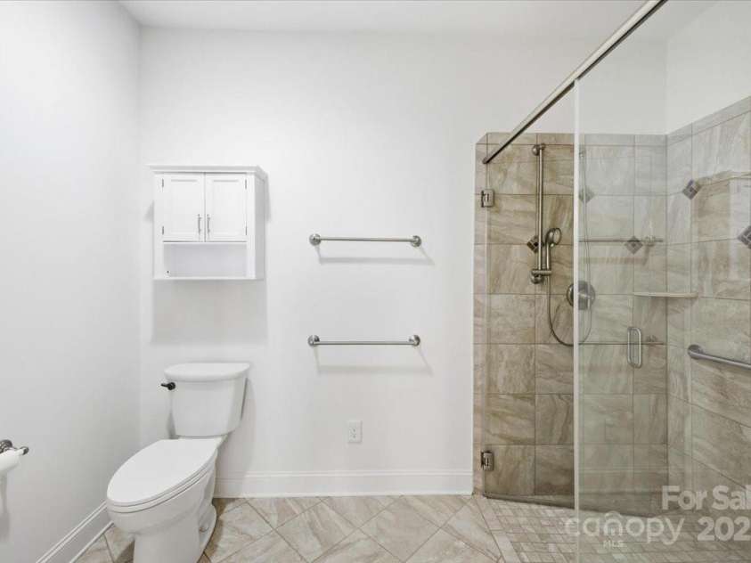 2369 Stardust Court, Denver, NC 28037.  MLS# CAR4272602, YatesRealty ID 22758. Primary Bathroom