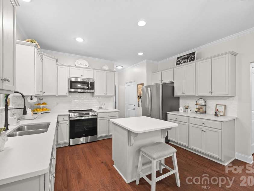 2716 Barwick Lane, Rock Hill, SC 29730.  MLS# CAR4371935, YatesRealty ID 22758. 