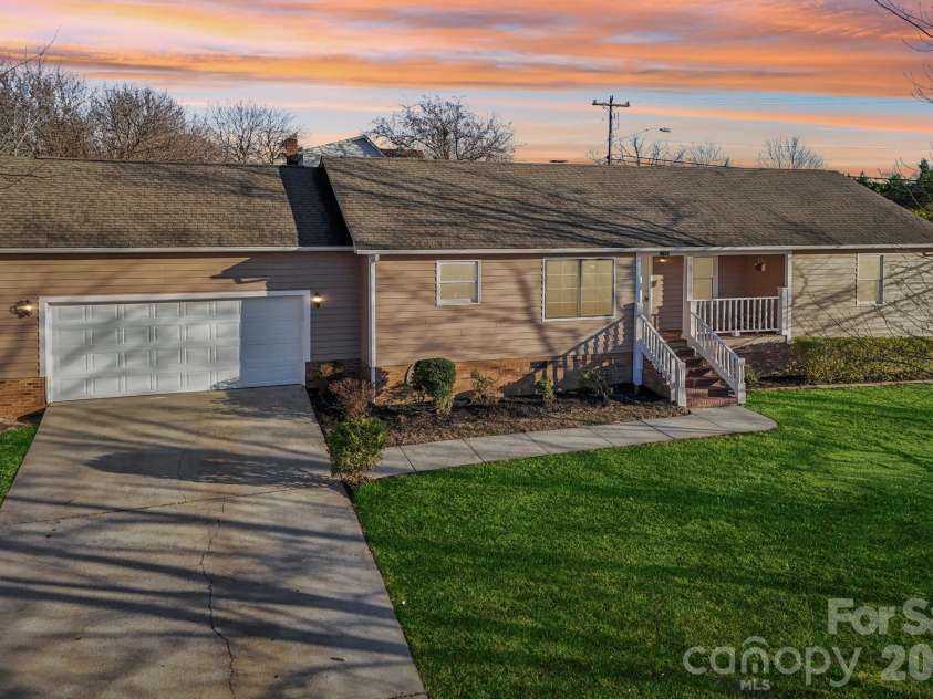 11000 Mallard Crossing Drive, Charlotte, NC 28262.  MLS# CAR4333999, YatesRealty ID 2276. 