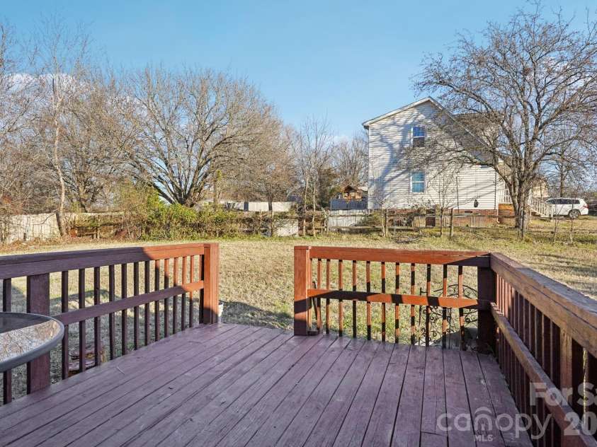 11000 Mallard Crossing Drive, Charlotte, NC 28262.  MLS# CAR4333999, YatesRealty ID 2276. 