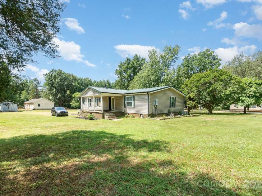 131 Smyrna Lane, Mooresville, NC 28115.  MLS# CAR4159058, YatesRealty ID 2276. 