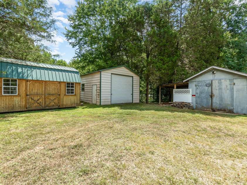 131 Smyrna Lane, Mooresville, NC 28115.  MLS# CAR4159058, YatesRealty ID 2276. 