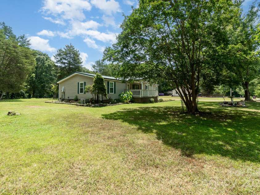 131 Smyrna Lane, Mooresville, NC 28115.  MLS# CAR4159058, YatesRealty ID 2276. 