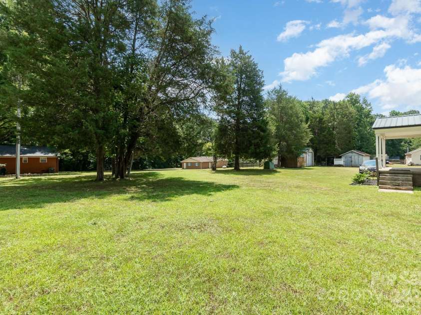 131 Smyrna Lane, Mooresville, NC 28115.  MLS# CAR4159058, YatesRealty ID 2276. 