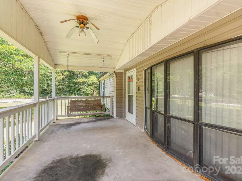 131 Smyrna Lane, Mooresville, NC 28115.  MLS# CAR4159058, YatesRealty ID 2276. 