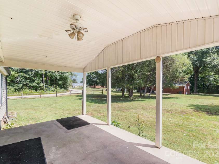 131 Smyrna Lane, Mooresville, NC 28115.  MLS# CAR4159058, YatesRealty ID 2276. 