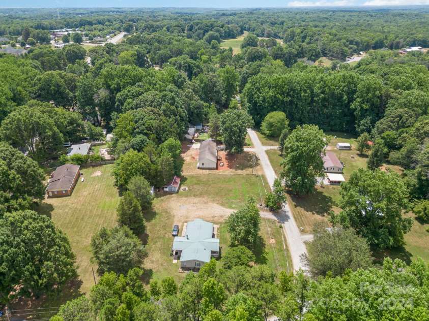 131 Smyrna Lane, Mooresville, NC 28115.  MLS# CAR4159058, YatesRealty ID 2276. 