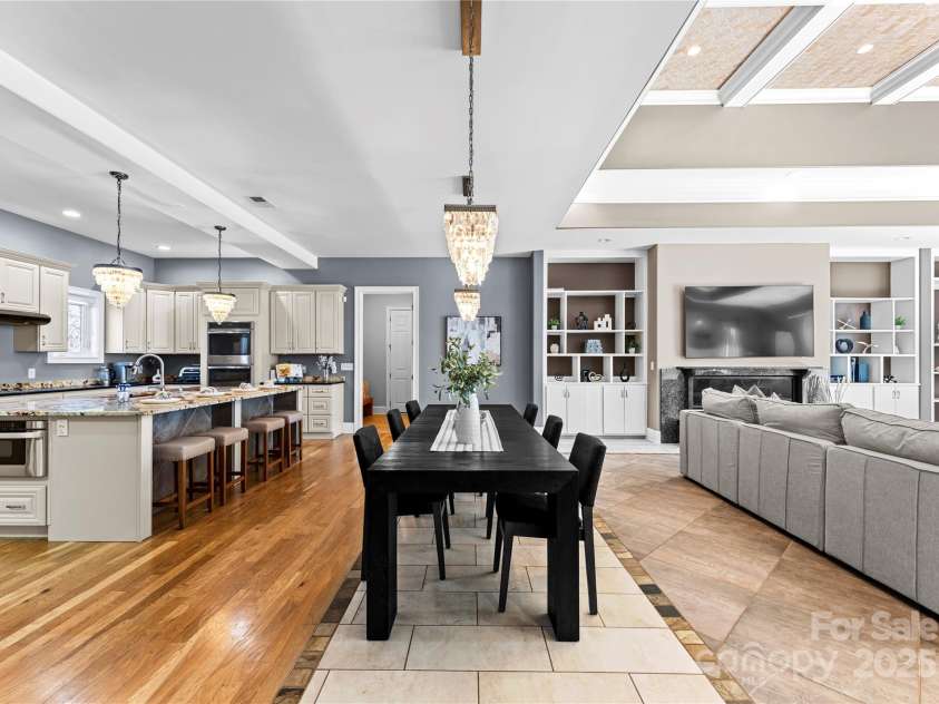 16455 Harbor View Road, Charlotte, NC 28278.  MLS# CAR4233006, YatesRealty ID 2276. Dining area