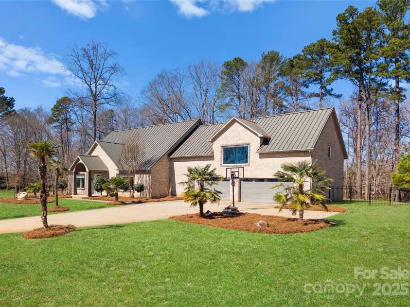 16455 Harbor View Road, Charlotte, NC 28278.  MLS# CAR4233006, YatesRealty ID 2276. Front of the home 3