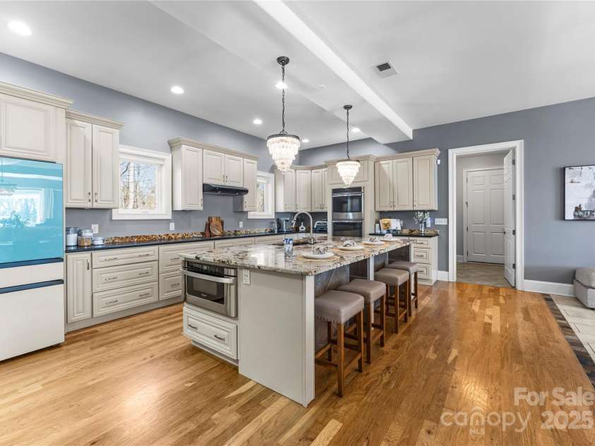 16455 Harbor View Road, Charlotte, NC 28278.  MLS# CAR4233006, YatesRealty ID 2276. Kitchen