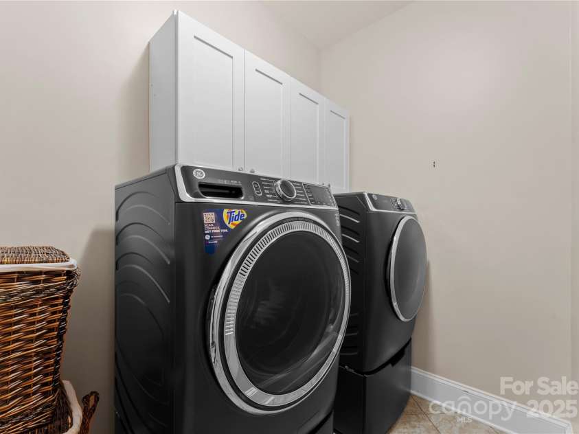 16455 Harbor View Road, Charlotte, NC 28278.  MLS# CAR4233006, YatesRealty ID 2276. Laundry