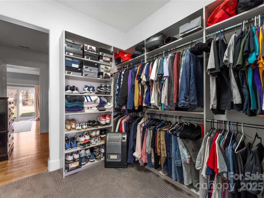 16455 Harbor View Road, Charlotte, NC 28278.  MLS# CAR4233006, YatesRealty ID 2276. Primary closet
