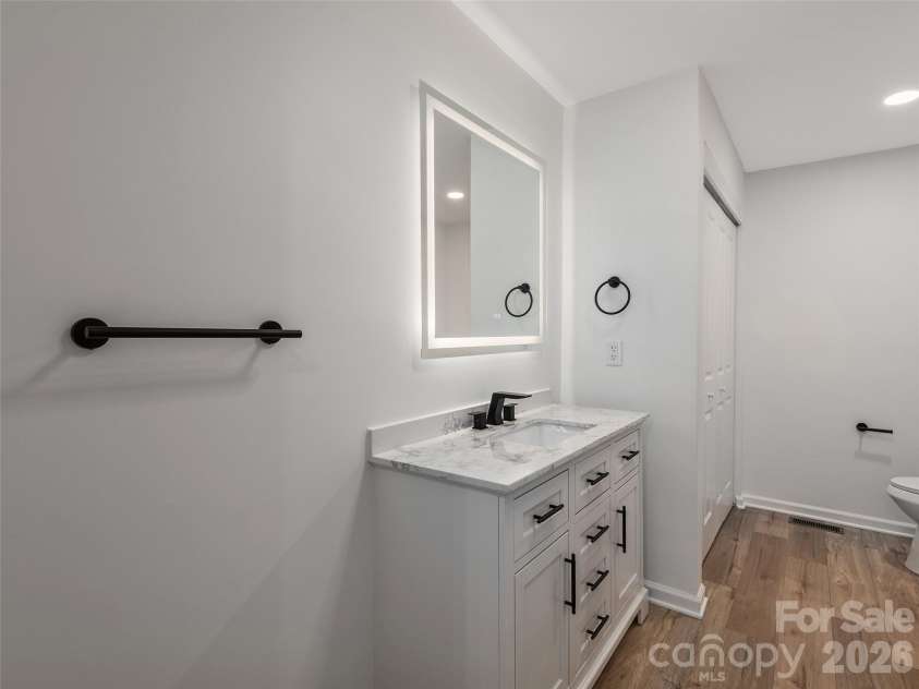 209 Ivy Hill Road, Hendersonville, NC 28792.  MLS# CAR4376204, YatesRealty ID 22760. Guest Bath