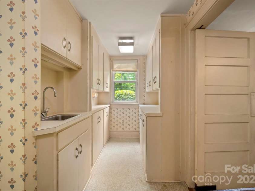 93 Villa Barbara Lane, Tryon, NC 28782.  MLS# CAR4260779, YatesRealty ID 22760. 