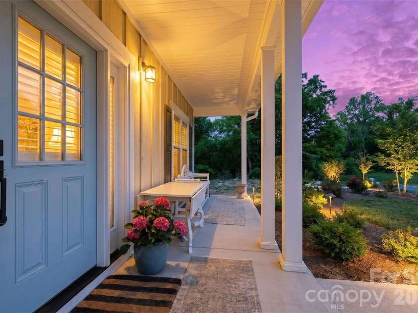 2109 6th Street, Hickory, NC 28601.  MLS# CAR4378669, YatesRealty ID 22761. 