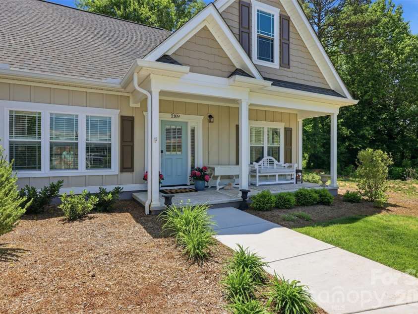 2109 6th Street, Hickory, NC 28601.  MLS# CAR4378669, YatesRealty ID 22761. 