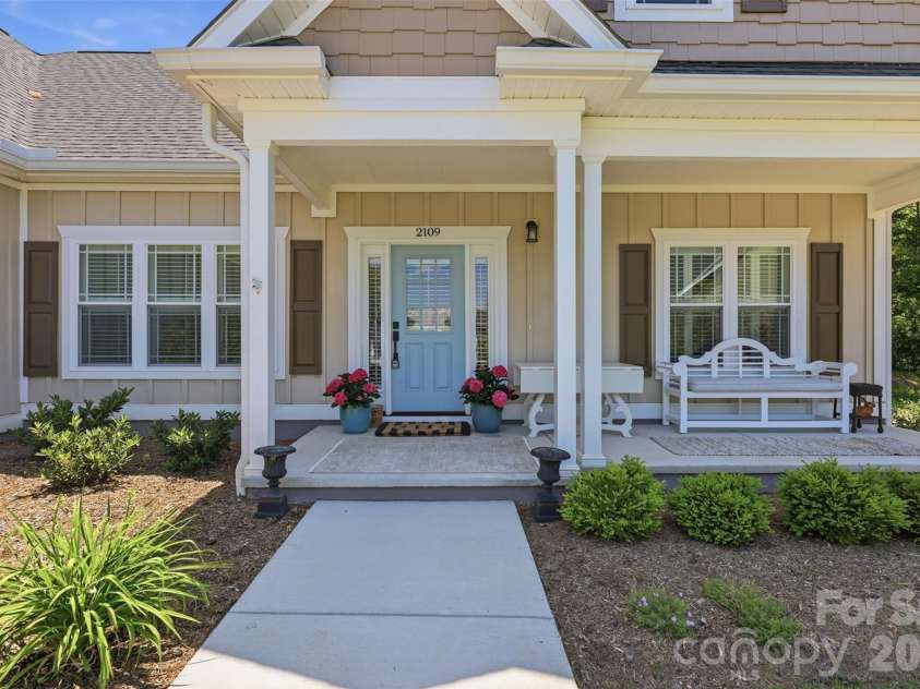 2109 6th Street, Hickory, NC 28601.  MLS# CAR4378669, YatesRealty ID 22761. 
