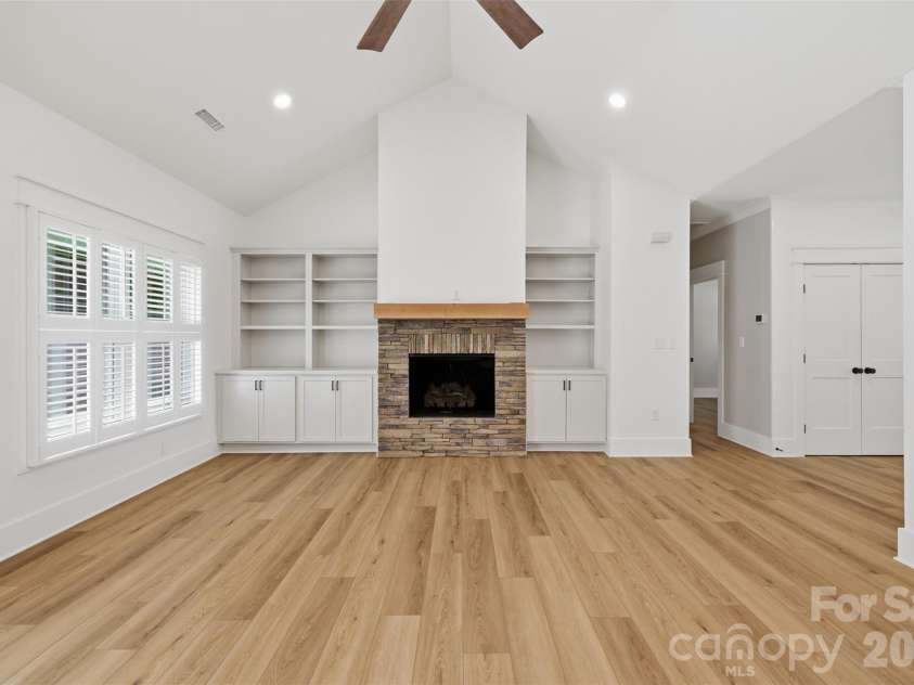 2109 6th Street, Hickory, NC 28601.  MLS# CAR4378669, YatesRealty ID 22761. 