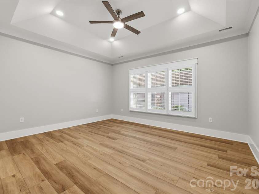 2109 6th Street, Hickory, NC 28601.  MLS# CAR4378669, YatesRealty ID 22761. 