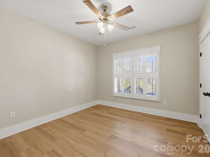 2109 6th Street, Hickory, NC 28601.  MLS# CAR4378669, YatesRealty ID 22761. 